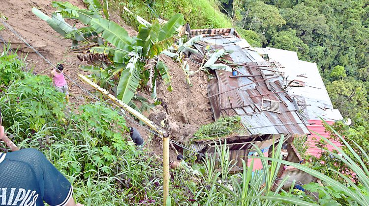 gr-un-joven-quedo-tapiado-en-los-vecinos-carrizal