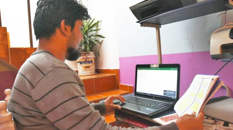 HOME_OFFICE_TRABAJO_EN_CASA_COMPUTADORA_alejandro aguilar (2)