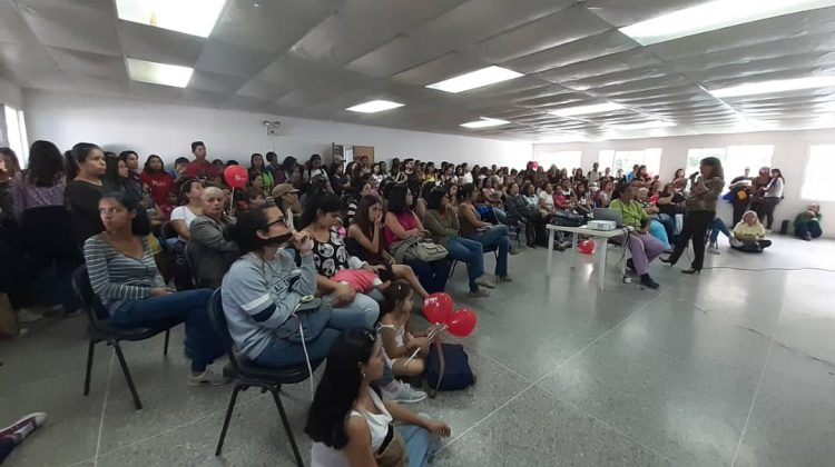 Hubo gran receptividad y participación de los asistentes a la charla.