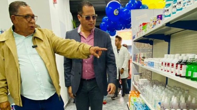 Inauguran farmacia