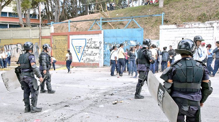 JESUS T- PROTESTAS EN EL MIRANDAw
