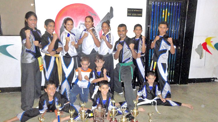 Karatecas y senseis de la Escuela Netsujou Kenpo