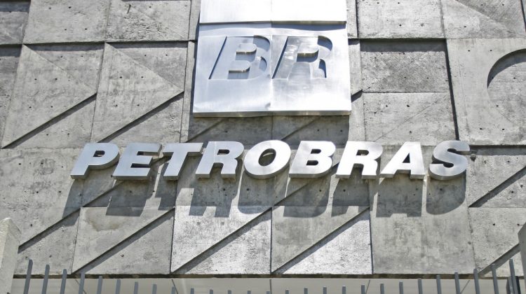 la-brasilen%cc%83a-petrobras-pone-en-operacion-una-nueva-plataforma-maritima