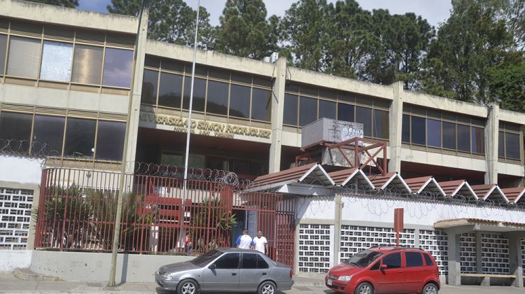 La universidad se prepara para recibir a los alumnos