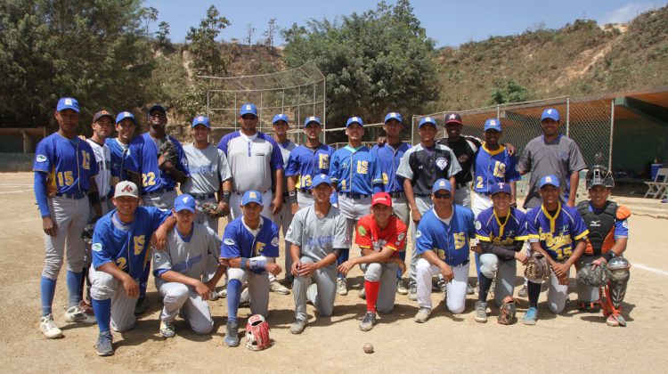 Los 20 guerreros de los Altos Mirandinos con sus tecnicos