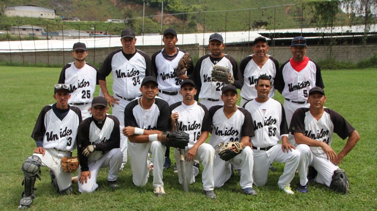 los-unidos-campeones-de-la-categoria-latigo-en-los-cerritos