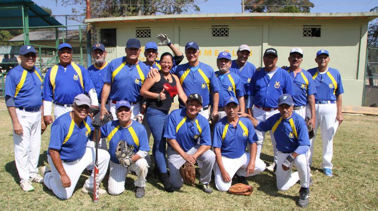Los aborígenes cekebraron el triunfo con su madrina doña Florinda