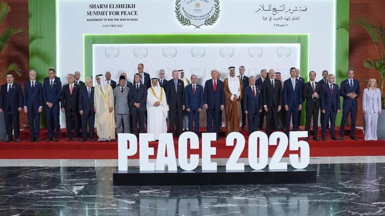 Los-lideres-mundiales-firman-el-acuerdo-de-paz-de-Gaza