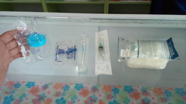 Los recolectores y las jeringas son lo que mayormente se encuentra en los anaqueles de las farmacias.