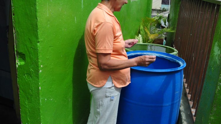 Lugareños deben almacenar agua en pipotes