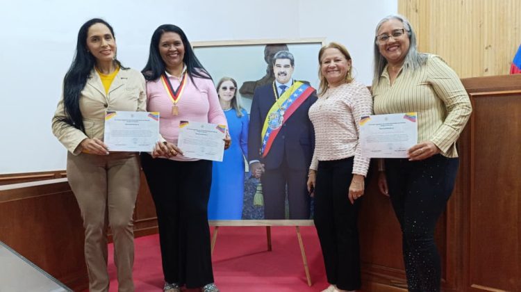 MAESTROS CONDECORADOS