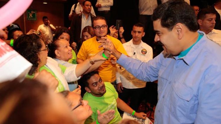 Maduro-felicit--el-inicio-de-la-entrega-de-110-000-pensiones-en-todo-el-pa-s-shaune-Fraser-campeon-panamericano-natacion