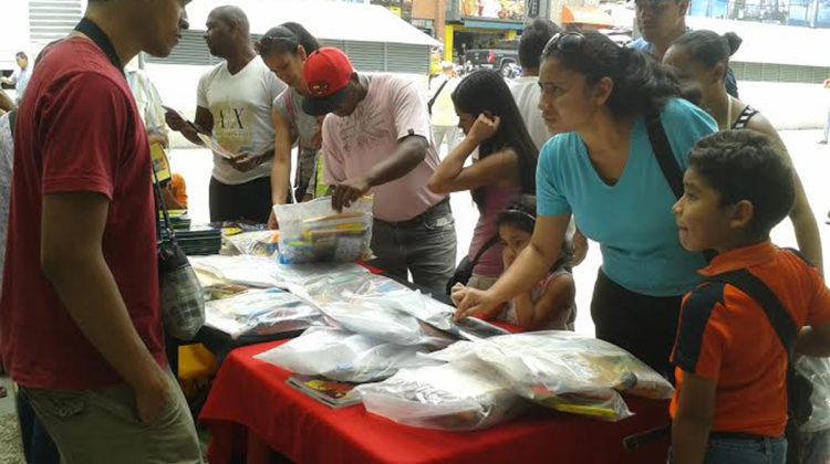 Mas-de-300-kits-escolares-se-vendieron-en-Feria-escolar-del-Mercado-Plaza-Los-Teques_59433