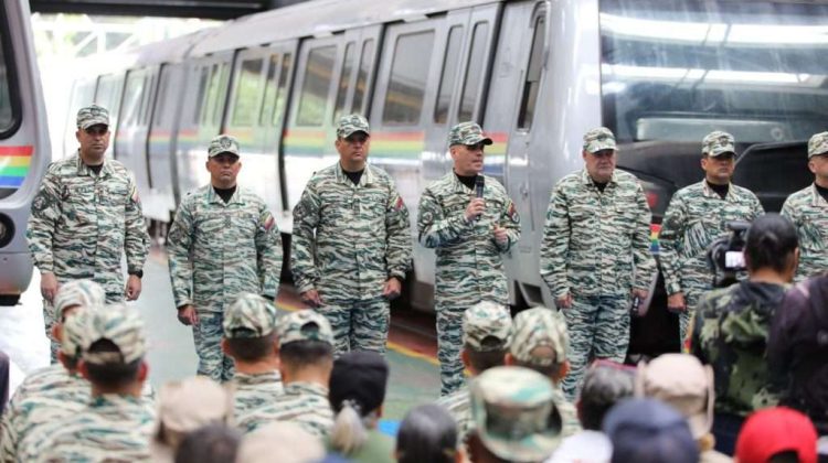 Ministro-de-Defensa-Vladimir-Padrino-Lopez-en-el-inicio-de-registro-y-adiestramiento-de-los-Cuerpos-de-Combatientes-de-la-clase-obrera-1024x758