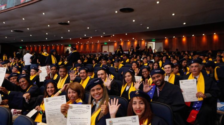 Misión-Sucre-alcanzó-los-500-mil-estudiantes-graduados-3
