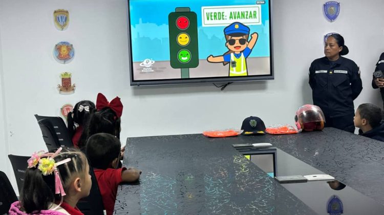 NIÑOS VISITAN LA SOS