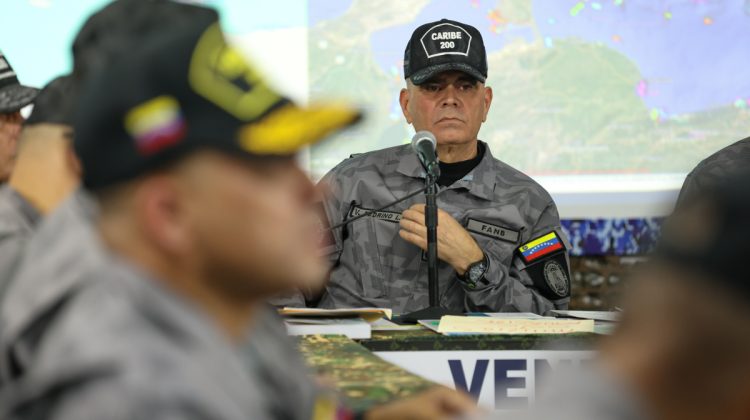 Fotografía cedida por Prensa del Palacio de Miraflores del ministro de defensa, Vladimir Padrino López. EFE/ Prensa del Palacio De Miraflores