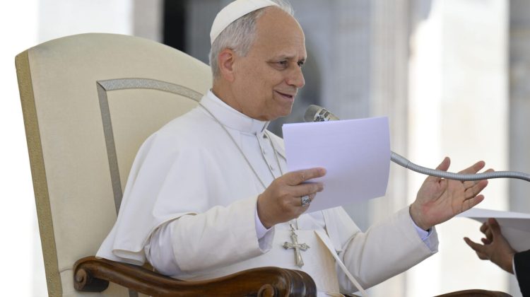 VATICANO (VATICANO), 20/09/2025.- El papa León XIV pidió este sábado reflexionar sobre los "tantos países y pueblos que tienen hambre y sed de justicia, porque sus condiciones de vida son tan injustas e inhumanas que resultan inaceptables", en el discurso que pronunció en la plaza de San Pedro ante los miles de peregrinos llegados a Roma para el Jubileo. EFE/Simone Risoluti/Dicastero per la Comunicazione / SOLO USO EDITORIAL/SOLO DISPONIBLE PARA ILUSTRAR LA NOTICIA QUE ACOMPAÑA (CRÉDITO OBLIGATORIO)