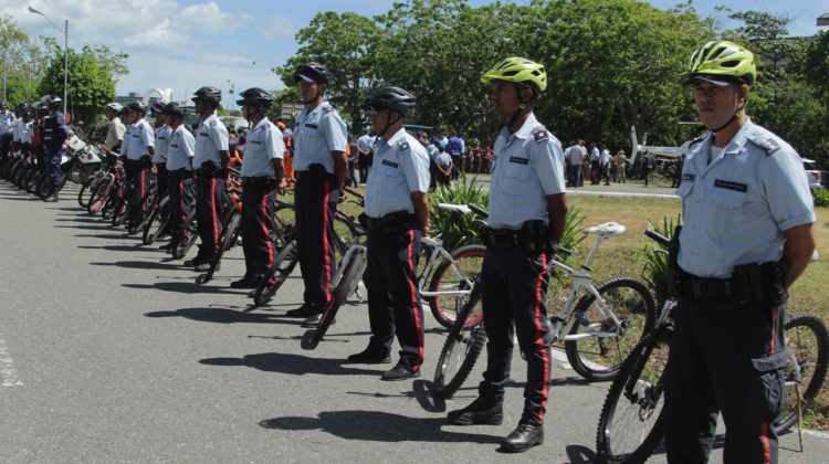 POLICIAS