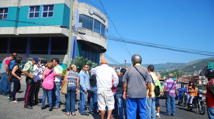 PROTESTA FRENTE A HIDROCAPITAL