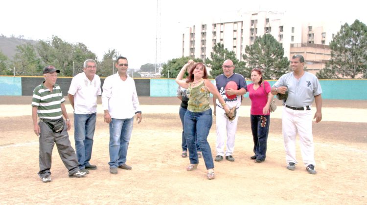 PW.Zulay Gómez volvió locos a los asistentes con las curvas a 90-60-90 para la goma