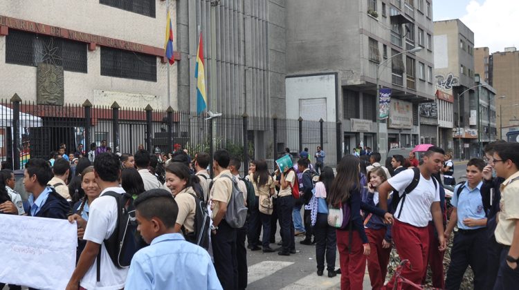 PWEstudiantes se dirigieron a la alcaldía para exigir seguridad