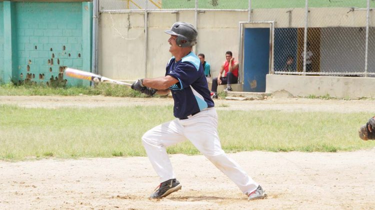 Pedro Seijas fue uno de los 3 mosqueteros con el bate