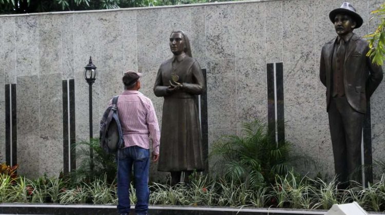 Plaza-Carmen-Rendiles-en-Altagracia-Foto