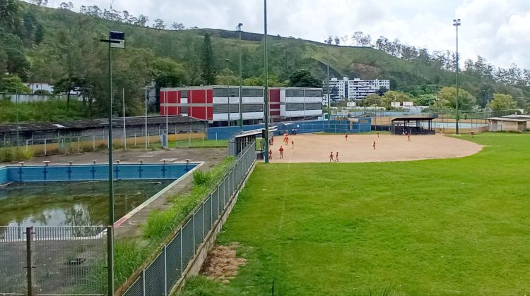 Polideportivo el paso Ernesto Aparicio