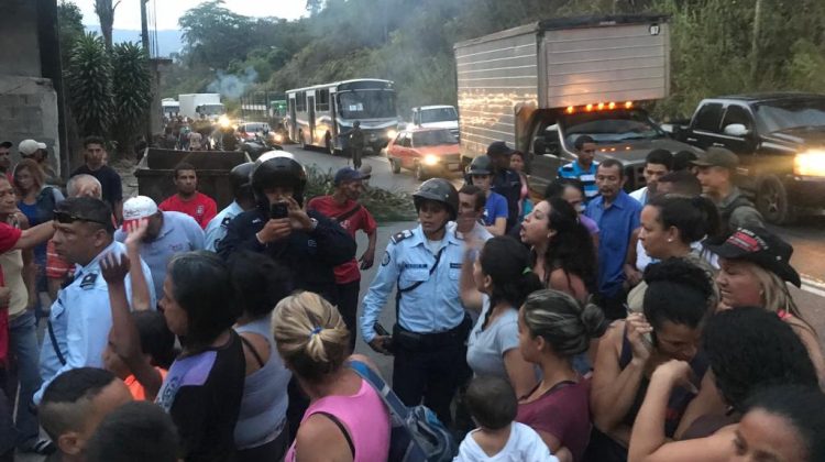 Primera protesta Loa Alpes