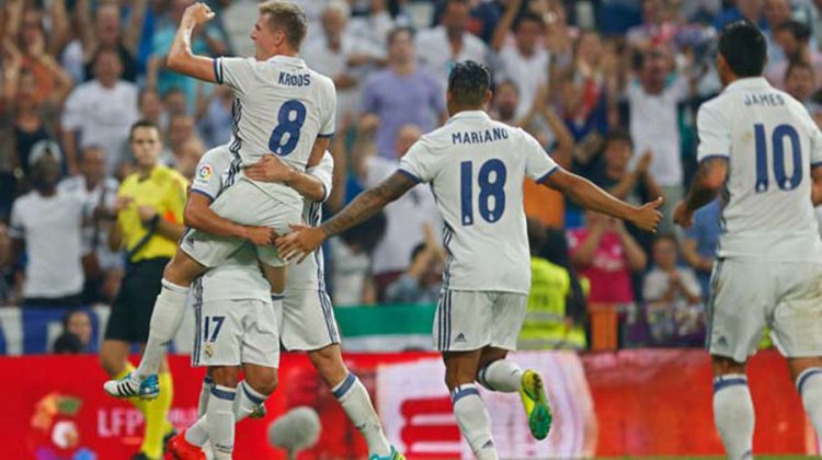 Real Madrid's Toni Kroos, top left, celebrates with teammates after scoring their side's second goal against Celta Vigo during the Spanish La Liga soccer match between Real Madrid and Celta at the Santiago Bernabeu stadium in Madrid, Saturday, Aug. 27, 2016. (AP Photo/Francisco Seco) Spain Soccer La Liga