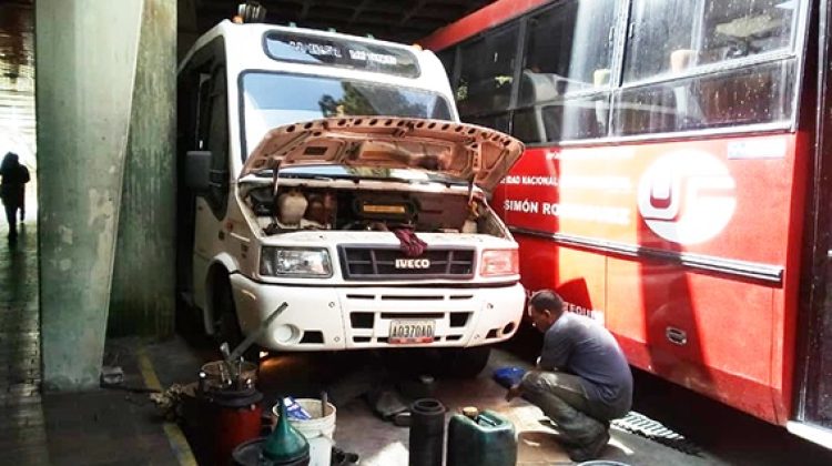 Reparacion de autobus simon bolivar1