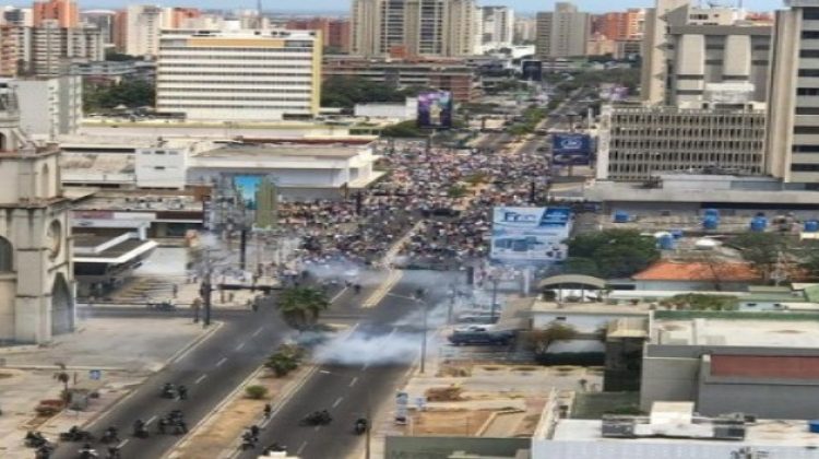 Represión-Maracaibo-06abril-cortesia-twitter-vene_sos-700x352