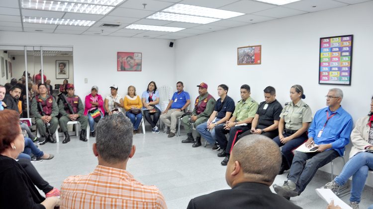 Reunión Yelitza González con Consejo Comunal Anti bachaqueo (YO)