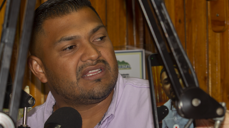 Ricki-Entrevista-en-Epoca-04
