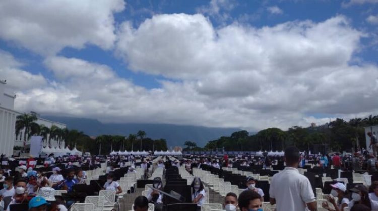 Sistema-de-orquestas-en-patio-de-la-Academia-Militar-696x521