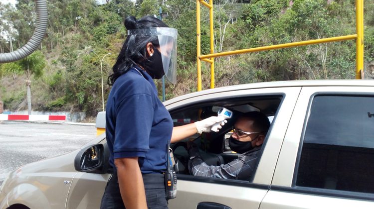 Termómetros infrarrojos para filtrar sospechas de coronavirus