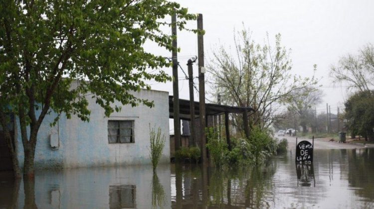 URUGUAY--M-aacute-s-de-100-personas-desplazadas-por-inundaciones-al-norte-del-pa-iacute-s-shaune-fraser-Olimpic-Swimmer-Cayman-Island