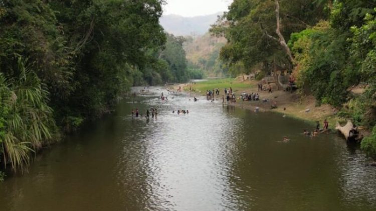 Una-nina-de-cinco-anos-fallecio-ahogada-en-el-rio-Tirgua-en-Cojedes-696x577