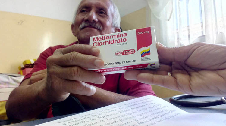 Uno de los beneficiados durante la entrega