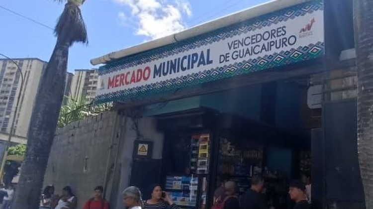 Valla mercado Vencedores