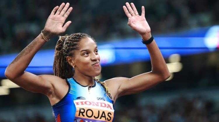 TOKYO (Japan), 18/09/2025.- Yulimar Rojas of Venezuela waves after an attempt in the Women's Triple Jump final at the World Athletics Championships 2025 in Tokyo, Japan, 18 September 2025. (Mundial de Atletismo, Triple salto, Japón, Tokio) EFE/EPA/ALEX PLAVEVSKI