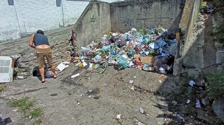 basura en la ayacucho, luis maizo