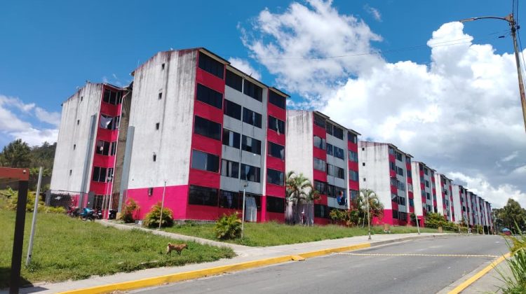 bb9a7928-6b9e-4932-9af6-c35b70c41072