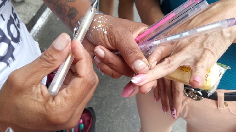 bolígrafos pincel de uñas