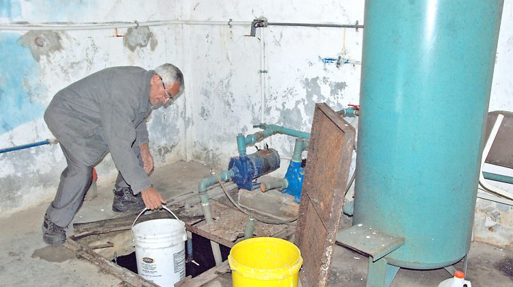 bomba de agua dañada