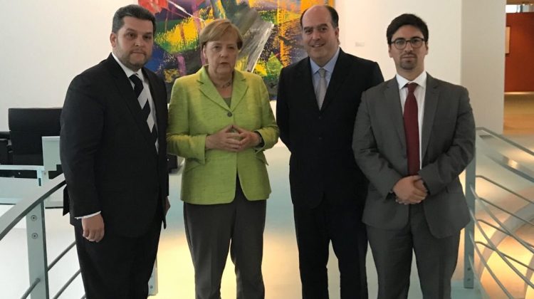 borges_guevara_y_merkel.jpg_1902800914