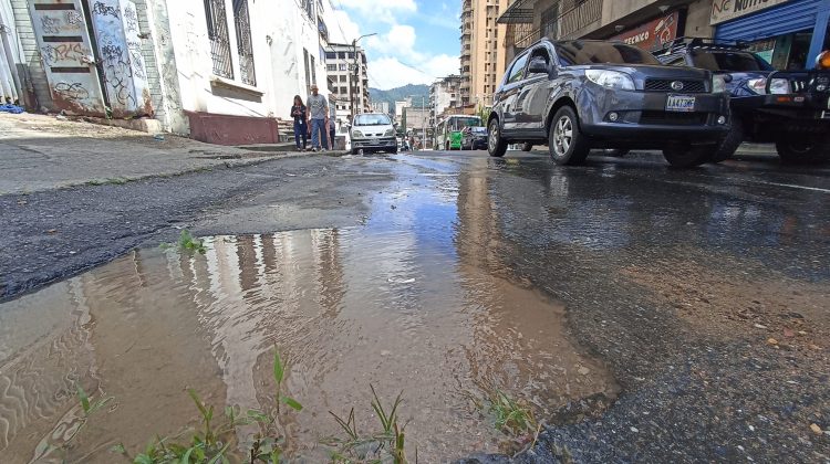 bote de agua calle ribas