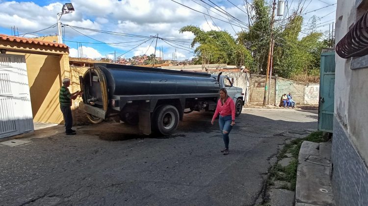 camion de agua, luis maizo