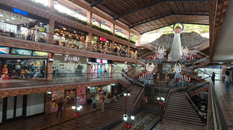 cascada con electricidad